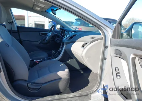 2016 Hyundai Elantra Se z USA, uszkodzony, nr VIN 5NPDH4AE6GH739205